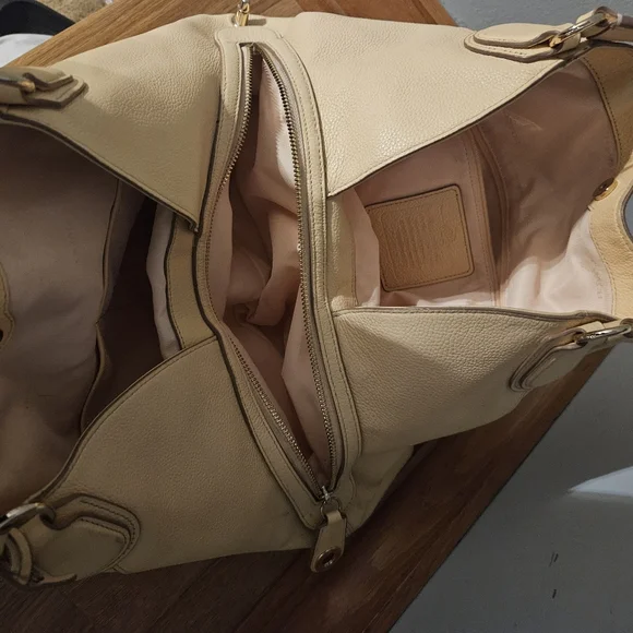 Coach Edie Shoulder Bag 39 With Horse And Carriage - Picture 8 of 9